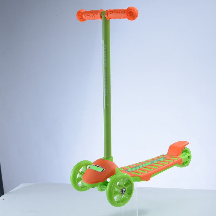 Kompakter 3-Rad Lean-to-Steer Kickroller Brehn