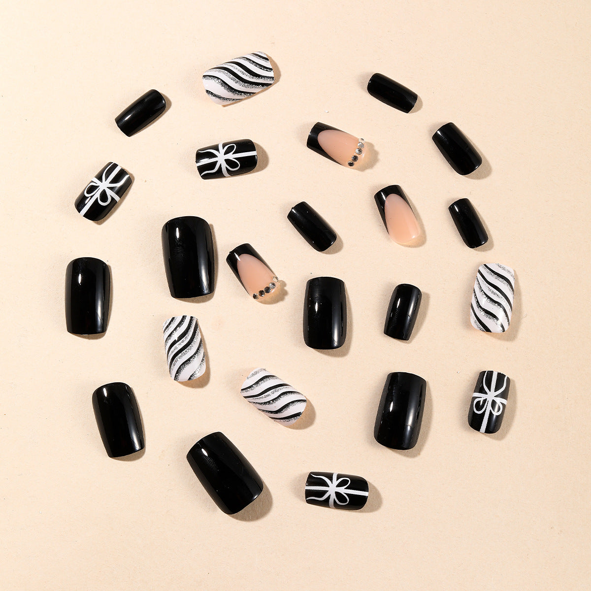 Elegante Schwarz-Weiß Künstliche Nagelverlängerungen Brehn