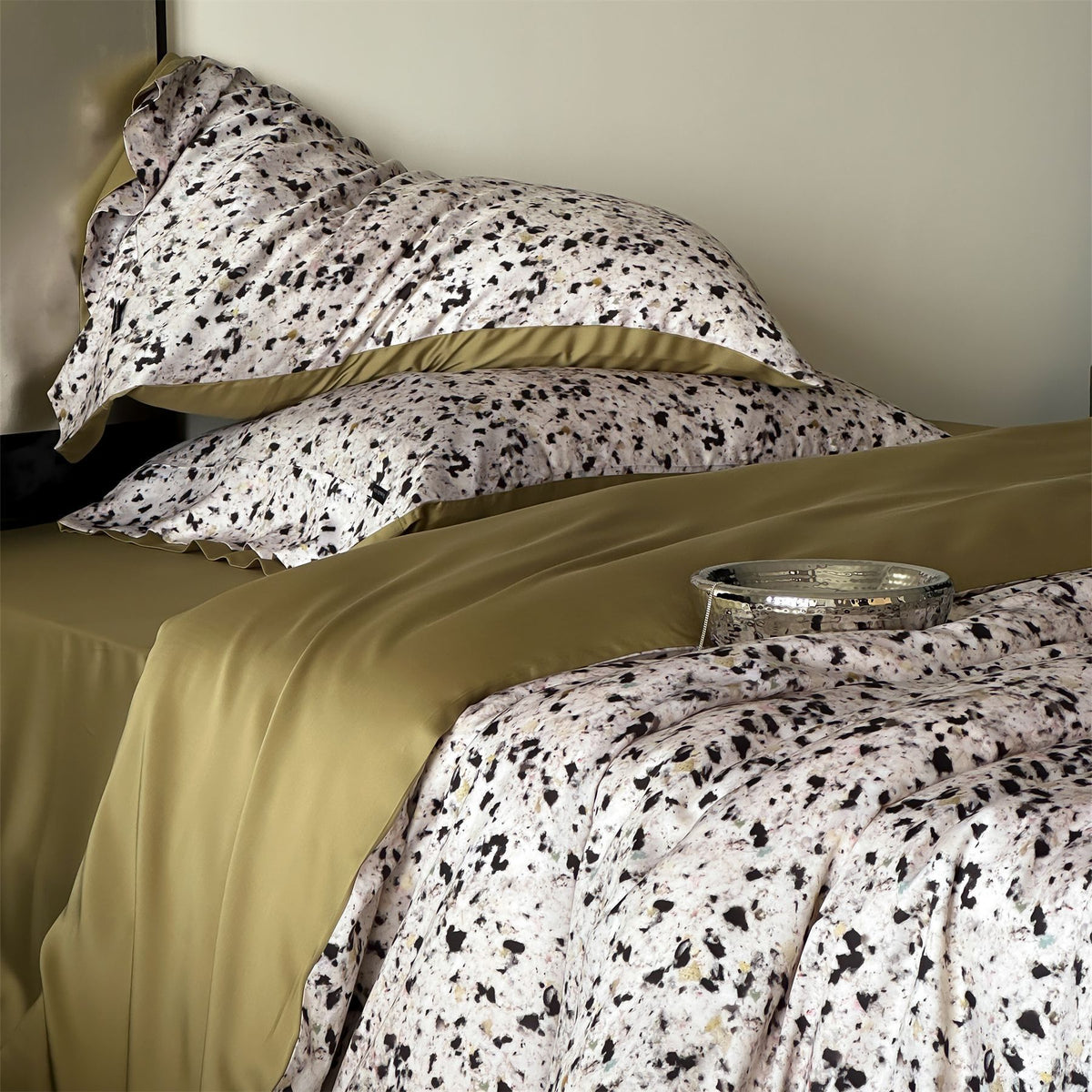Satin-Bettwäschegarnitur mit Marmor-Print, extra-feinem Satin und Hotelverschluss