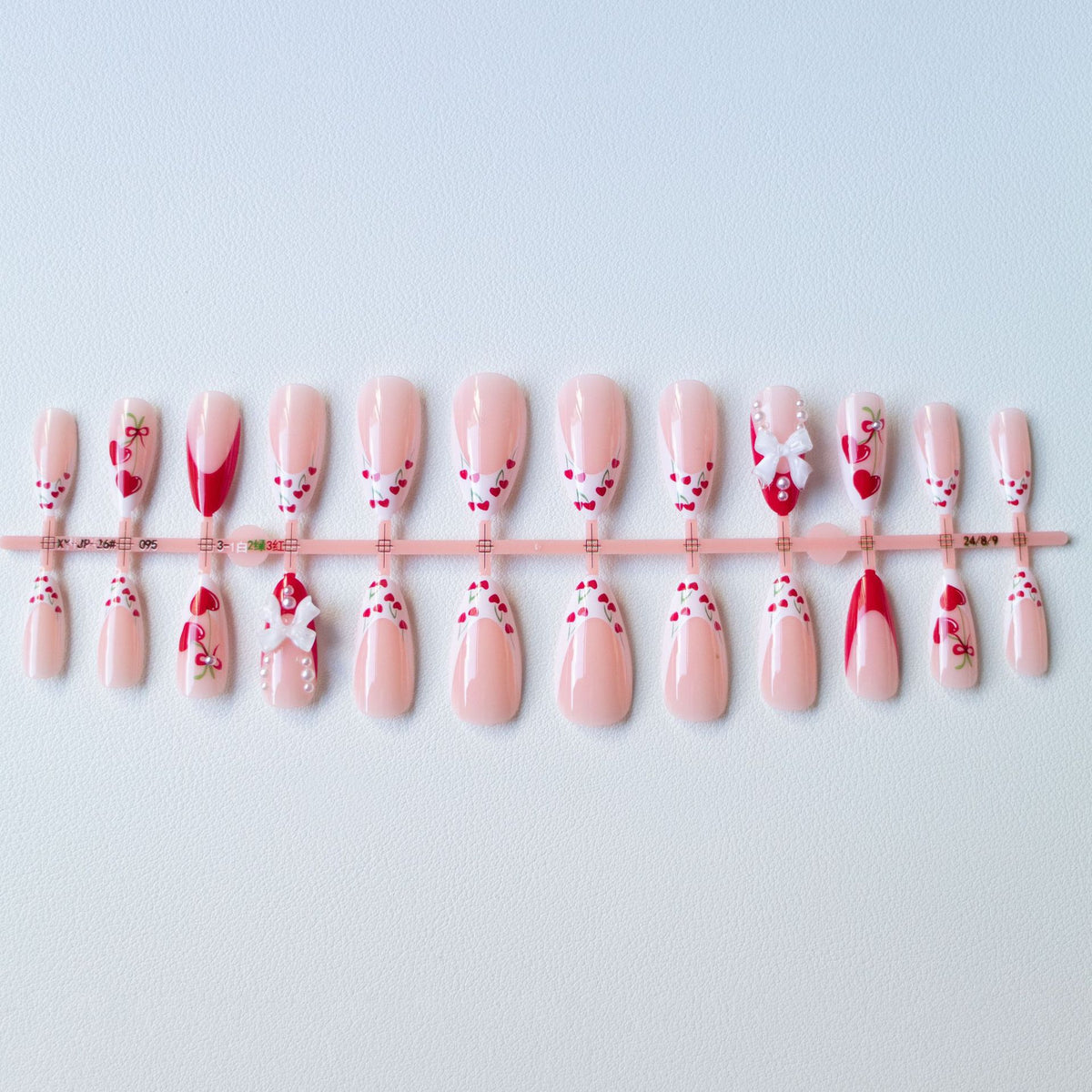 Dekoratives Herz-Motiv Nagelkunst-Set