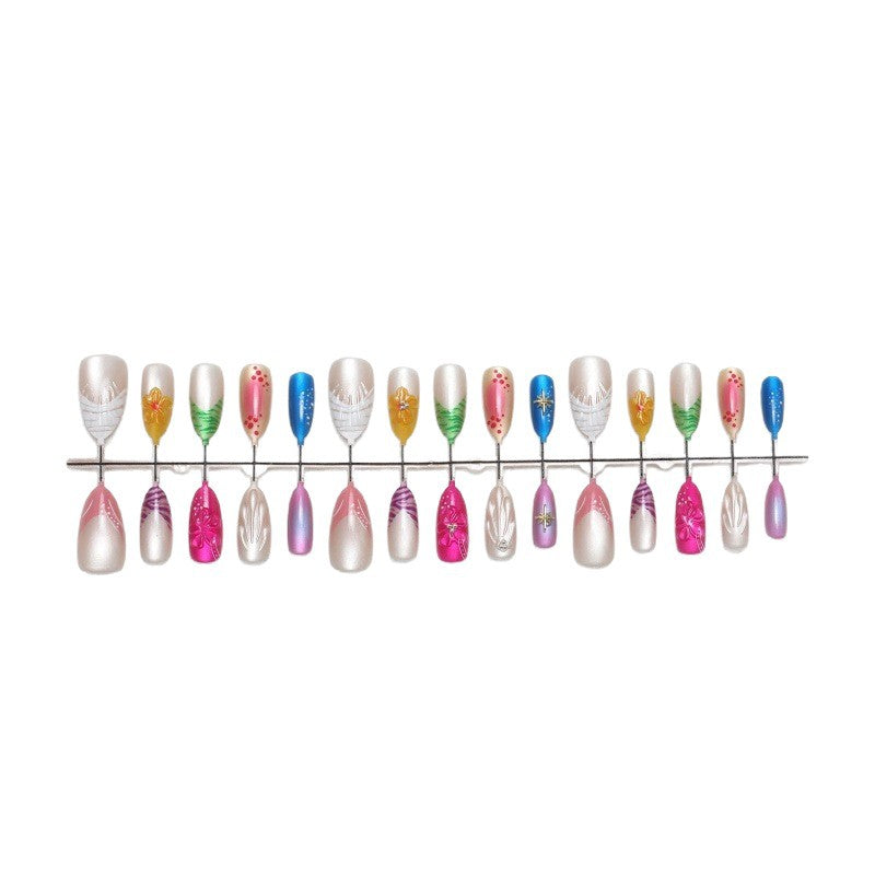 Kunstnagel-Set mit floralen und glitzernden Akzenten Brehn