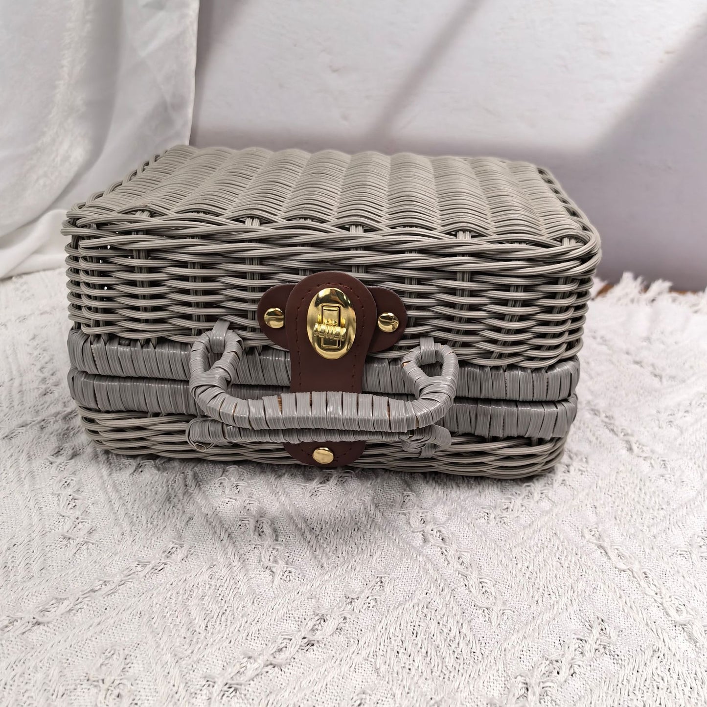 Damen eleganter Handtasche aus geflochtenem Material Brehn
