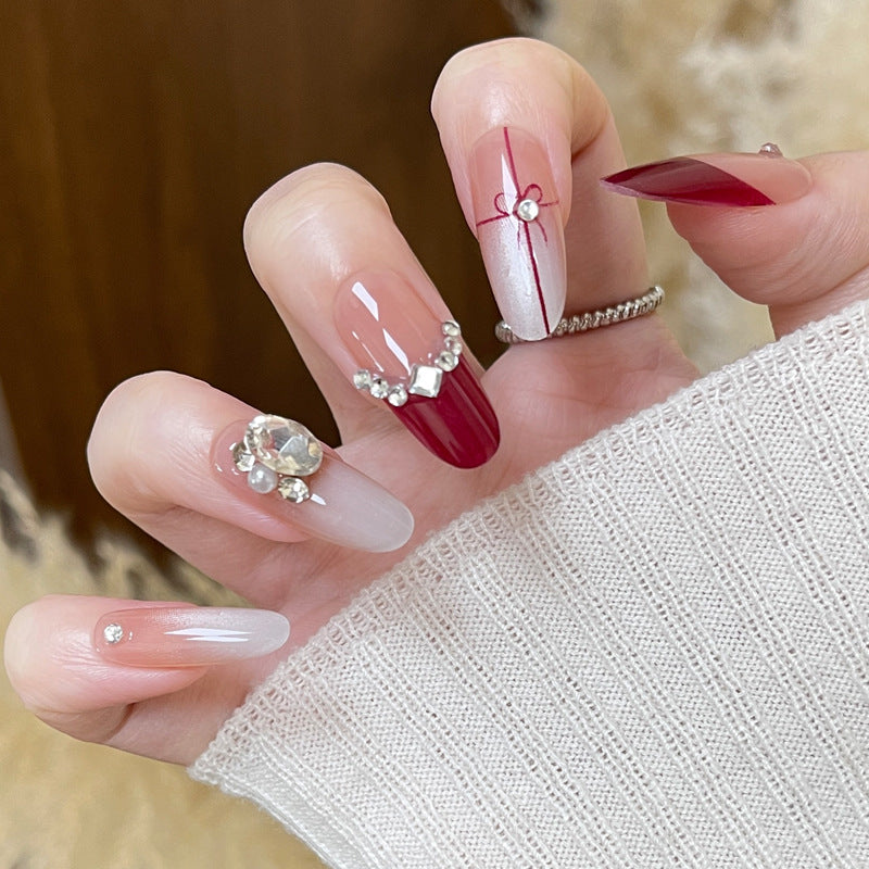 Elegantes dekoratives Press-On-Nagelset mit Strassakzenten Brehn