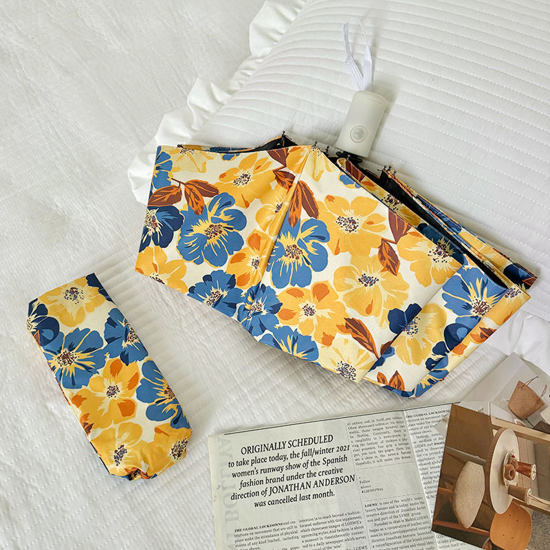 Damen Faltbarer Regenschirm mit detailliertem floralem Design Brehn