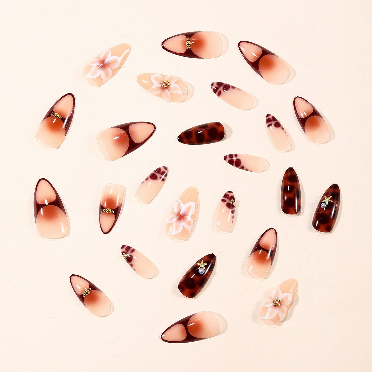 Stiletto Nagel Art Extensions mit floralen und Sternakzenten Brehn