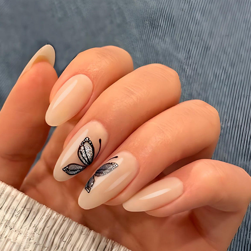 Kunstnagelset mit filigranen Schmetterlingsmotiven und elegantem Finish Brehn