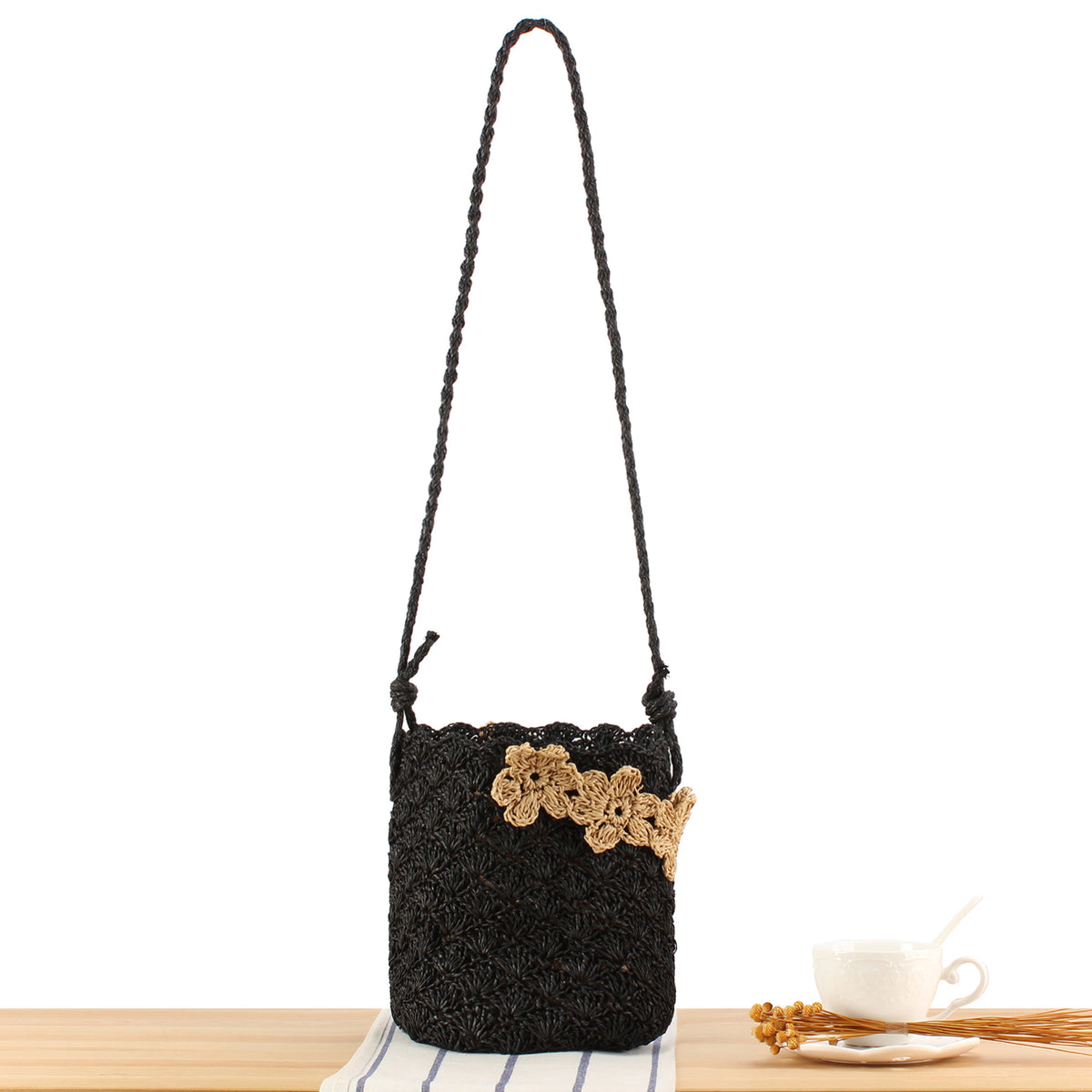Handtasche Aus Handgeknüpftem Naturmaterial mit Floraler Applikation Brehn