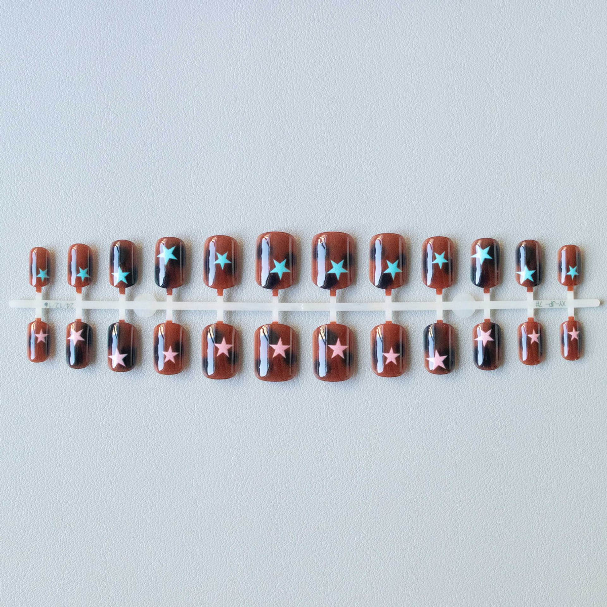 Künstlerisches Sternmotiv Nail Art