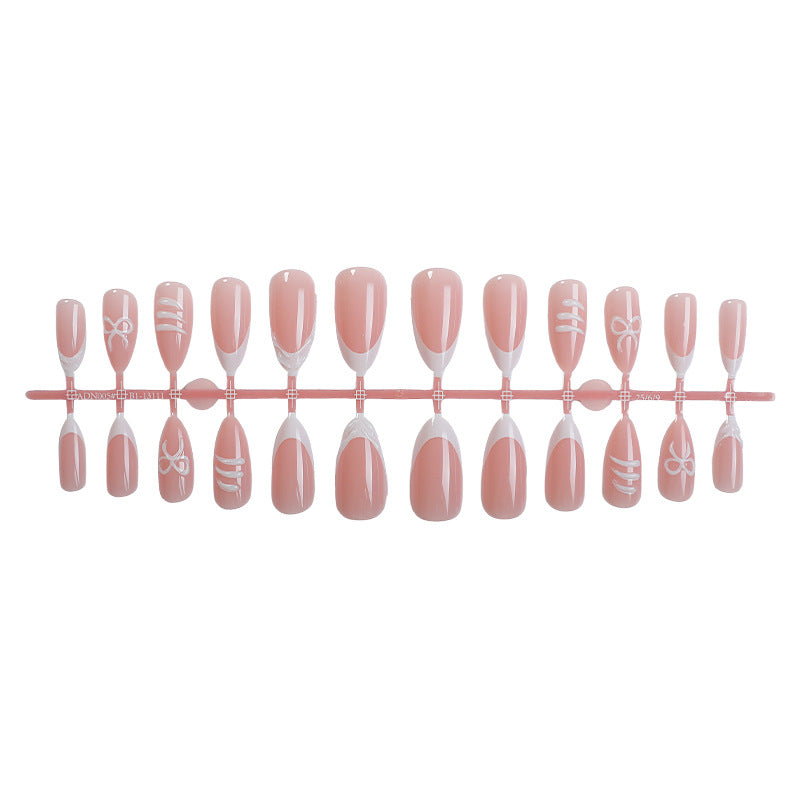 Künstlerisches Press-On-Nagelset mit eleganten Designs Brehn