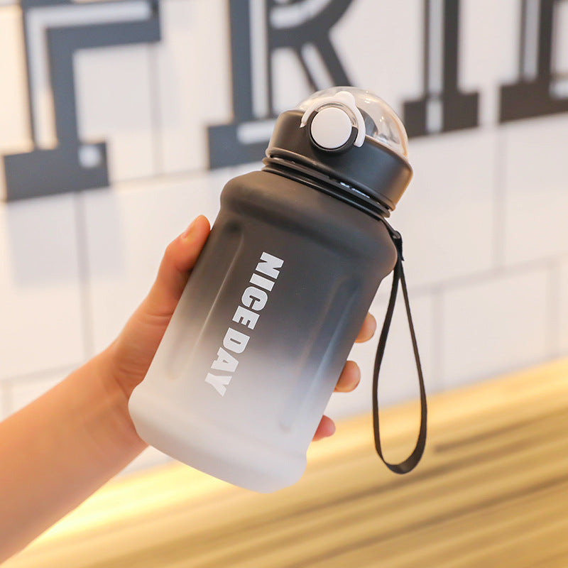 Damen Sportliche Trinkflasche mit praktischem Verschlussmechanismus Brehn