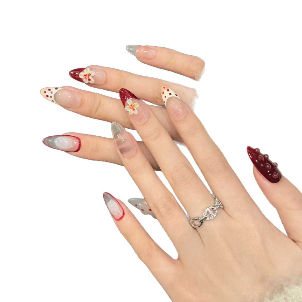 Künstlerisches Press-On Nagelset mit floralem und geometrischem Design