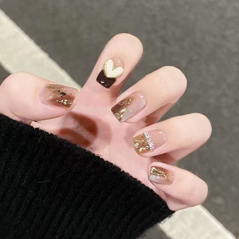 Künstlerische Herz-Themen Nagelverlängerungen Brehn