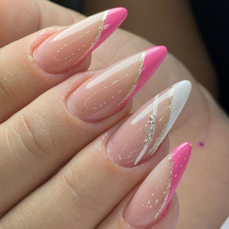 Elegantes Stiletto Press-On Nail Set mit goldenen Akzenten Brehn