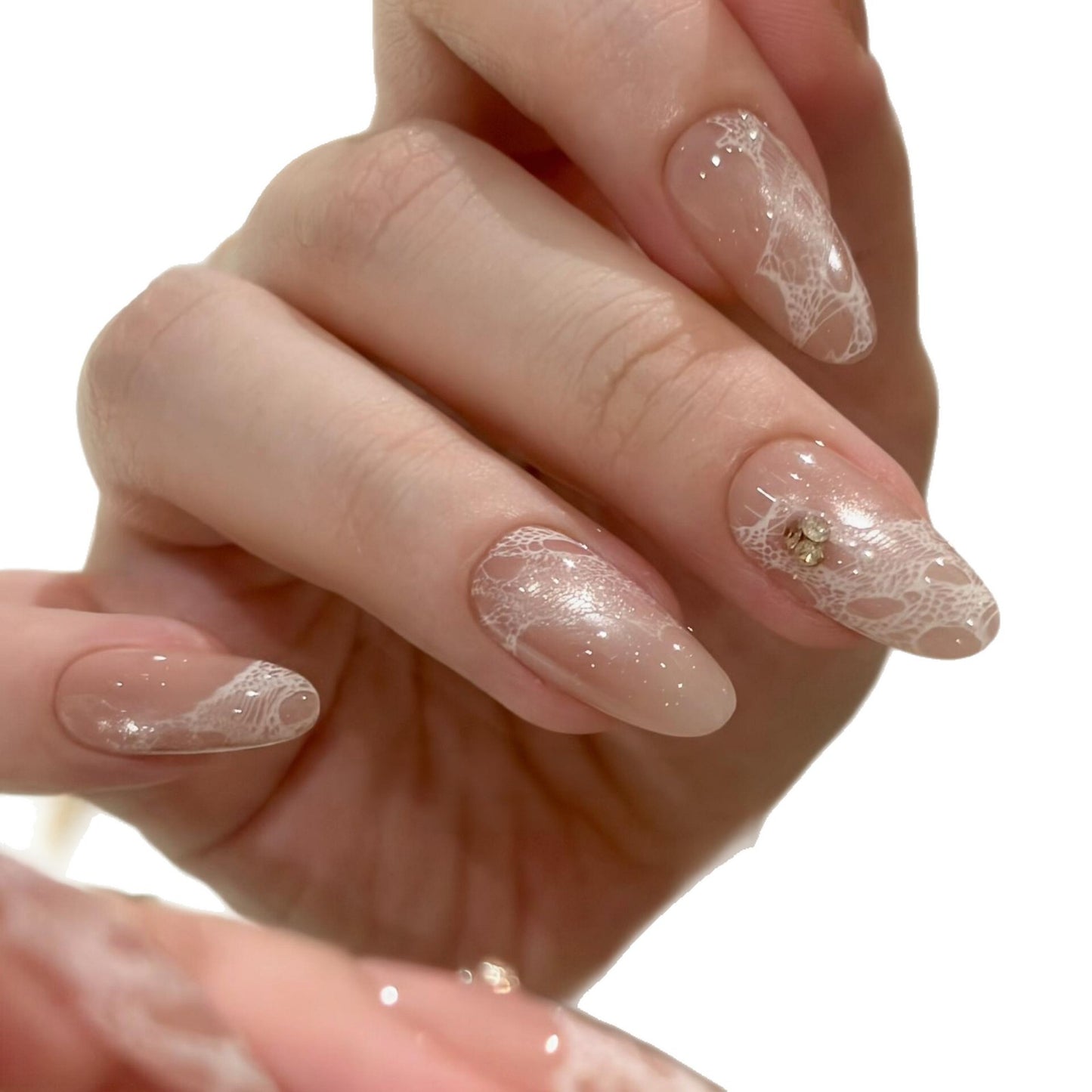 Elegante Kunstnägel mit Spitzen und Glitzer Brehn