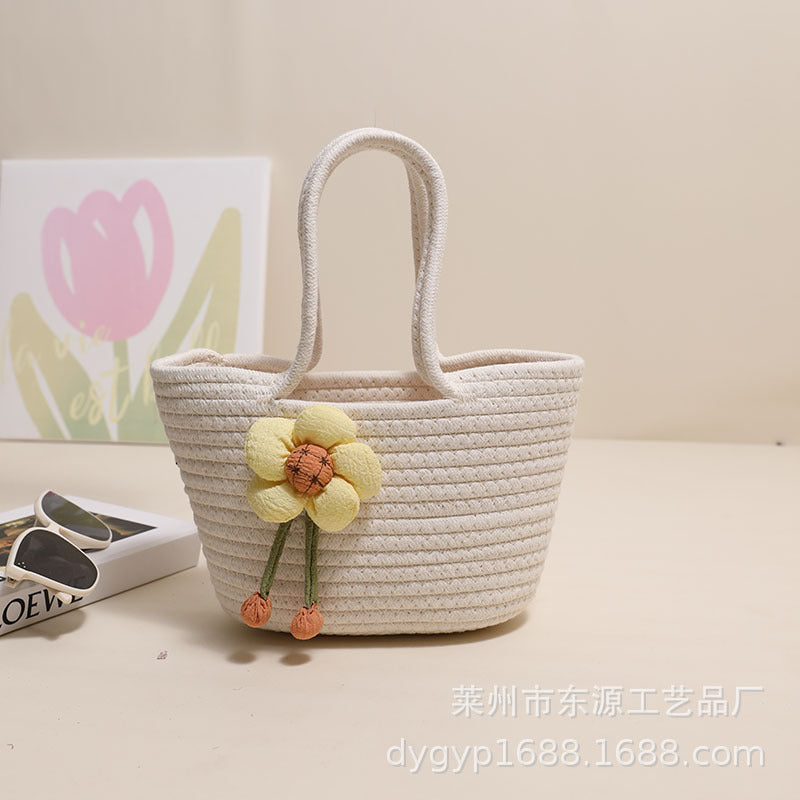 Handgefertigte Korbtasche mit Floralen Akzenten Brehn