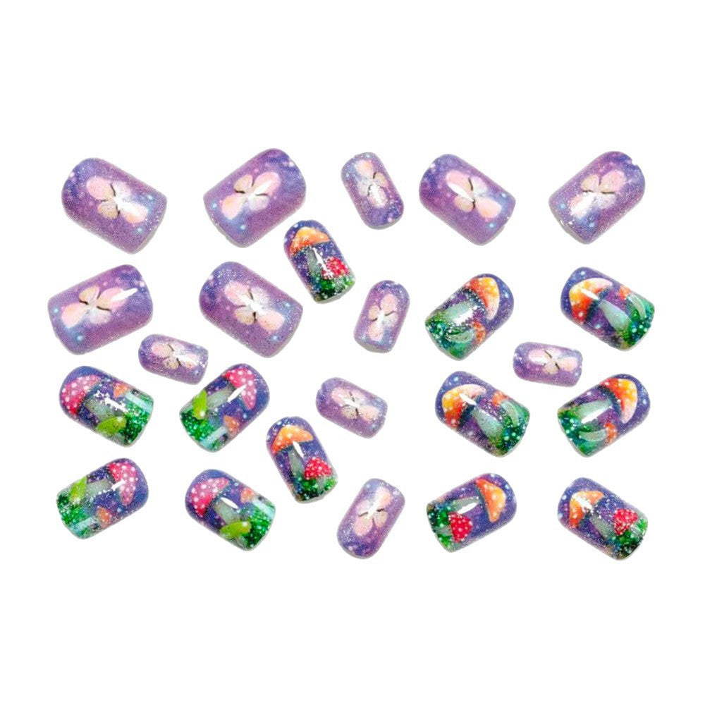 Kreatives Nageldesign mit Pilz- und Glitzerakzenten Brehn
