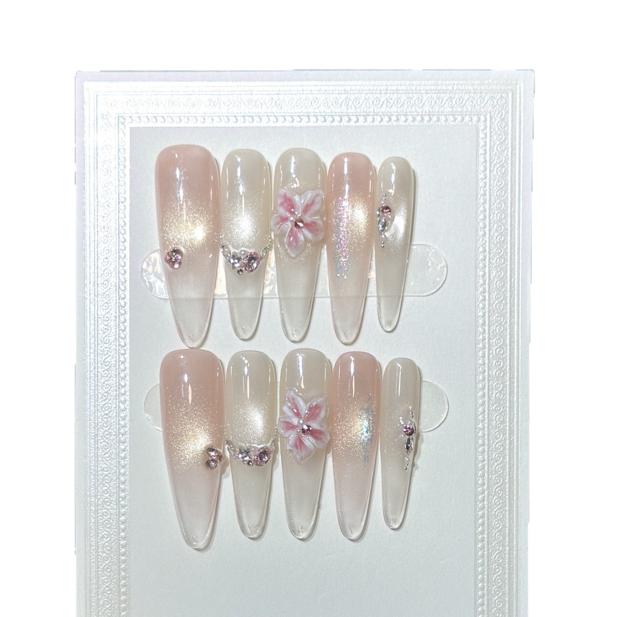 Künstlerisches Floral-Akzent Press-On Nagelset Brehn