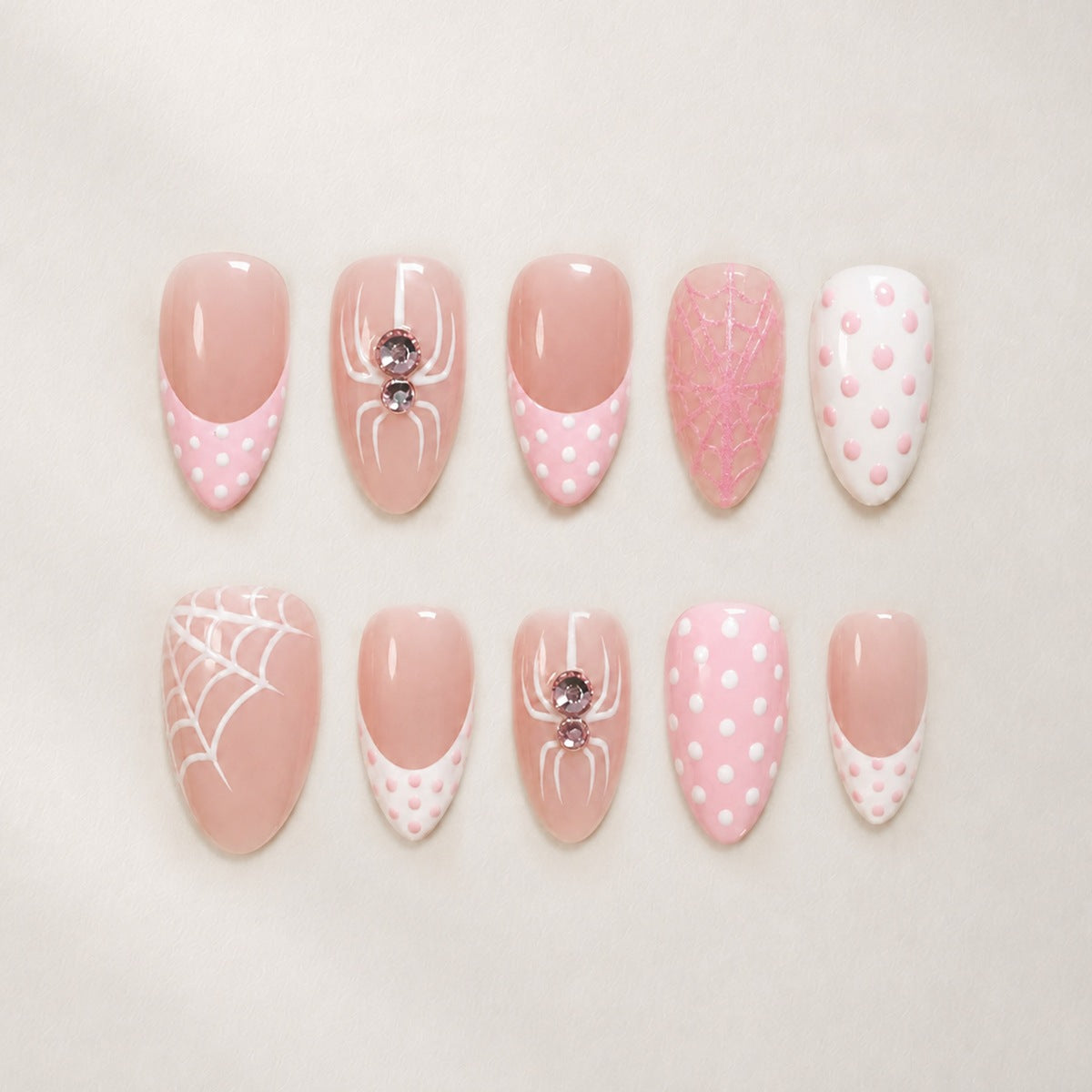 Kunstnagelset mit verspielten Spinnen- und Punkte-Motiven Brehn