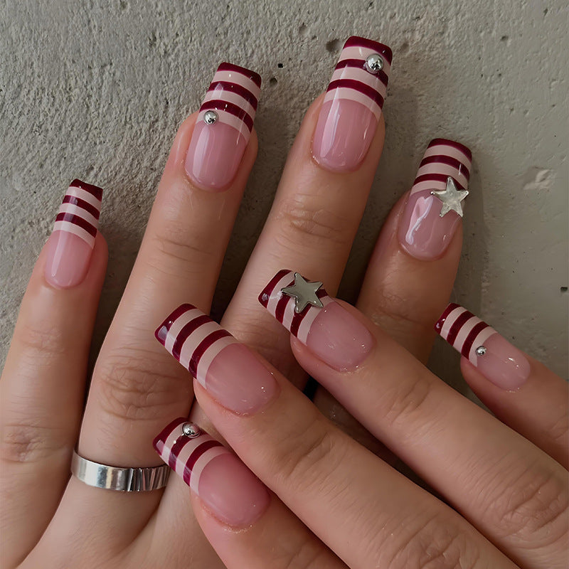 Kunstnagelset mit modernem Streifen-Design und funkelnden Sternen Brehn