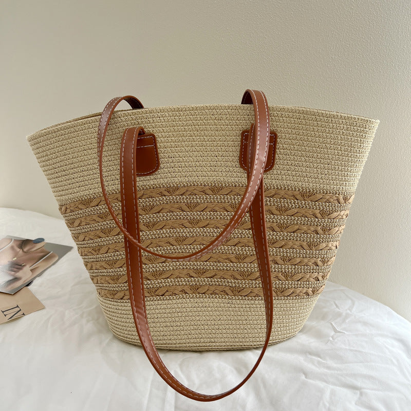 Handgefertigte Basttasche mit Eleganten Lederakzenten Brehn