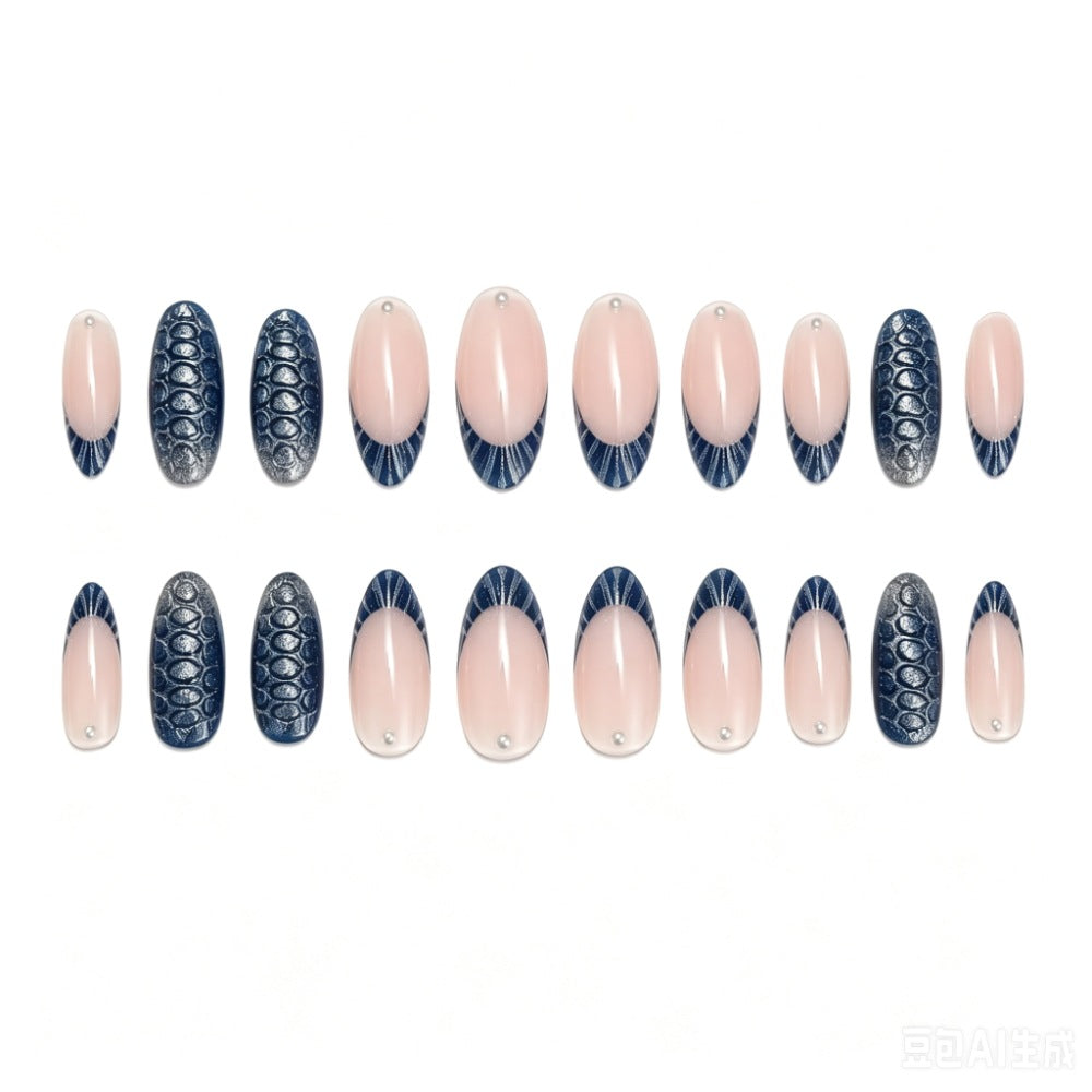 Stylisches Press-On Nagelset mit elegantem Design Brehn