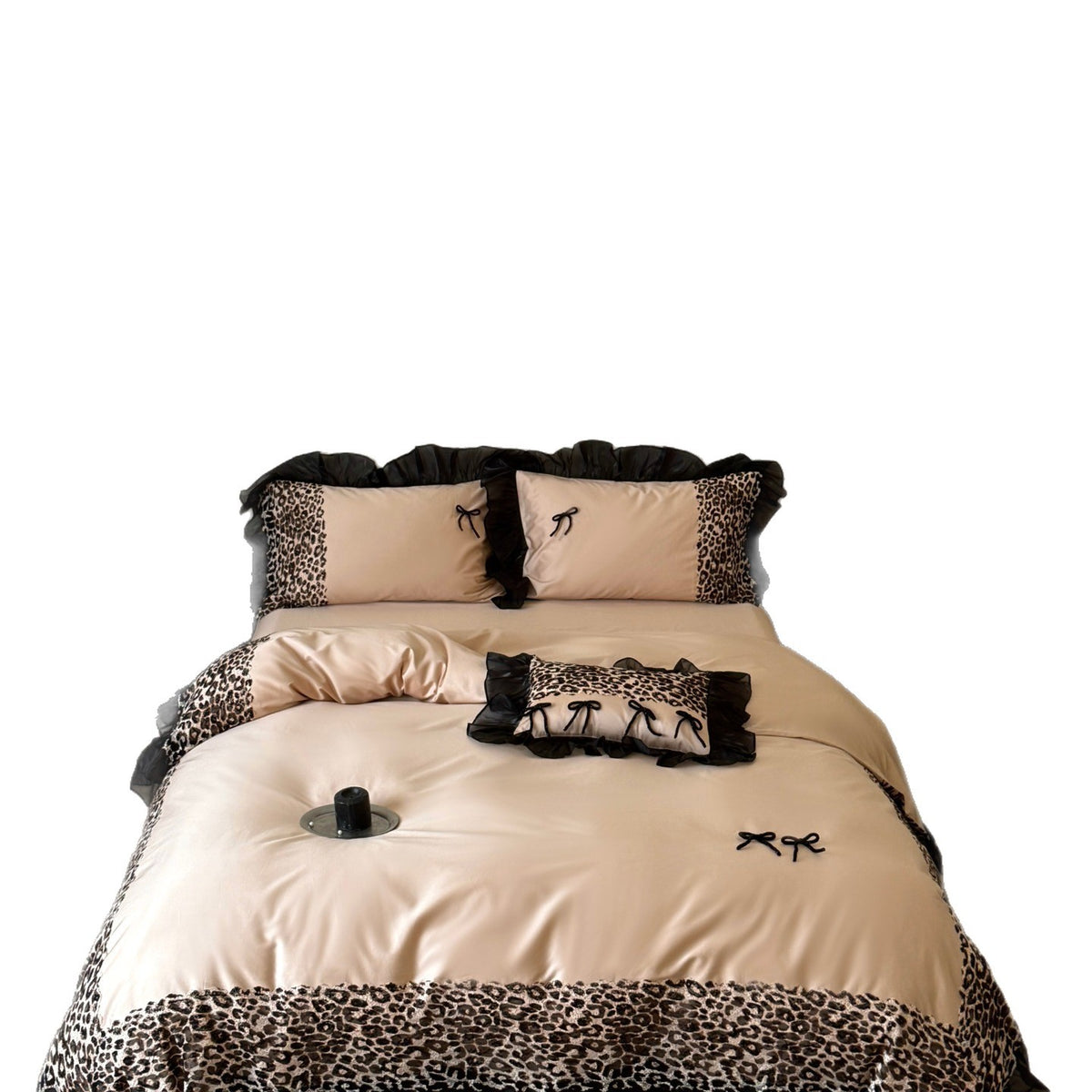Premium-Satin-Bettbezug-Set mit Leoparden-Akzent und Chiffon-Rüsche