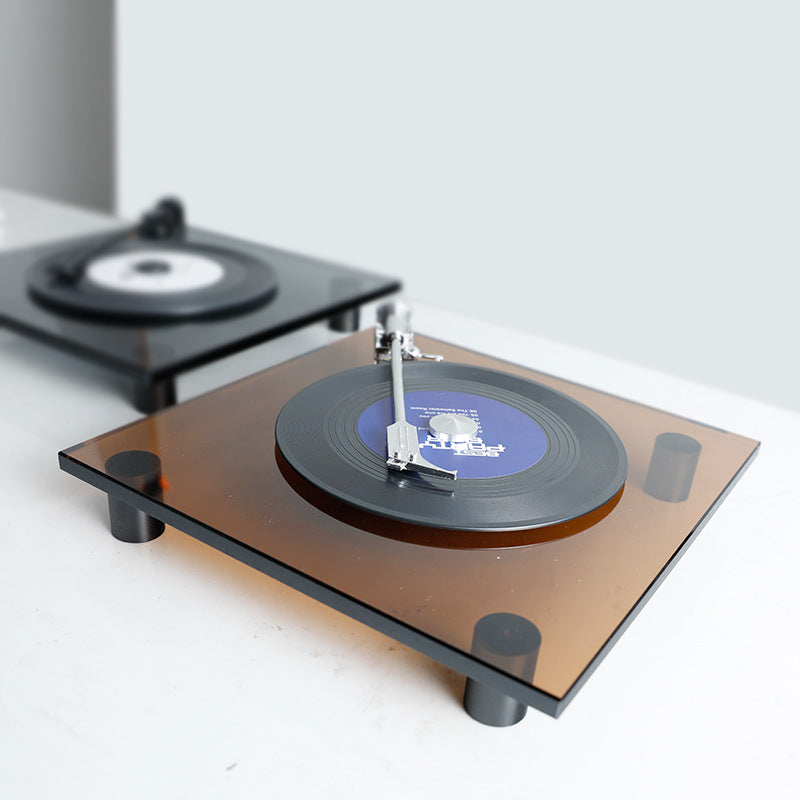 Retro-inspirierter Plattenspieler aus Vinyl