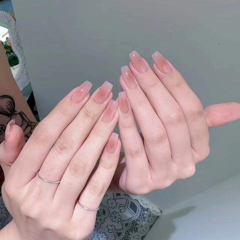 Elegante und natürliche Kunstnägel Brehn