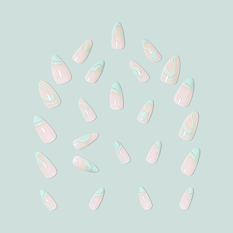 Kunstvolle Nageldesign mit geschwungenen Linien Brehn
