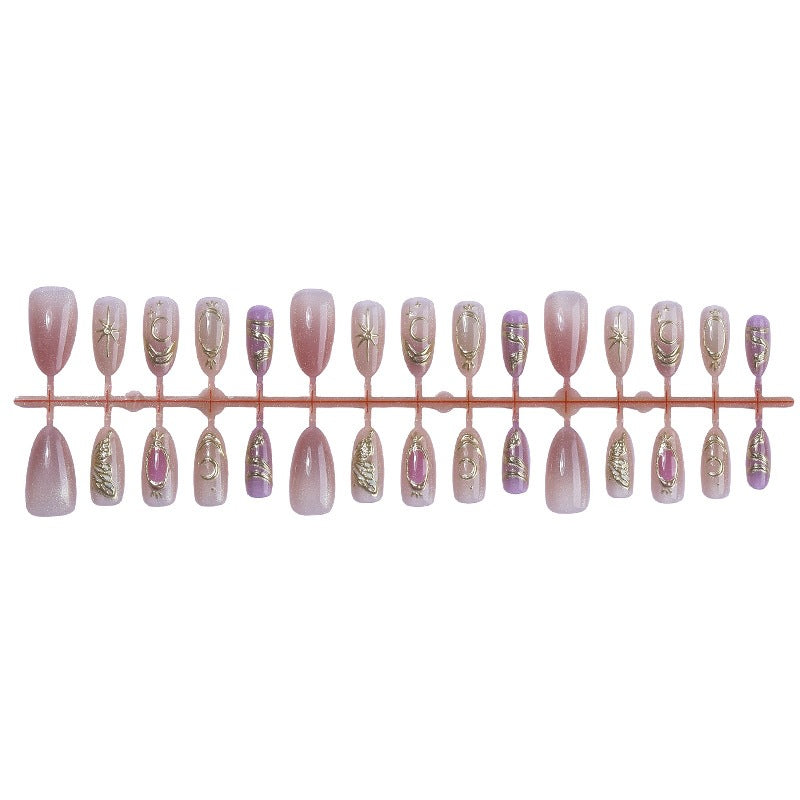 Kunstnagelset mit eleganten Akzenten Brehn