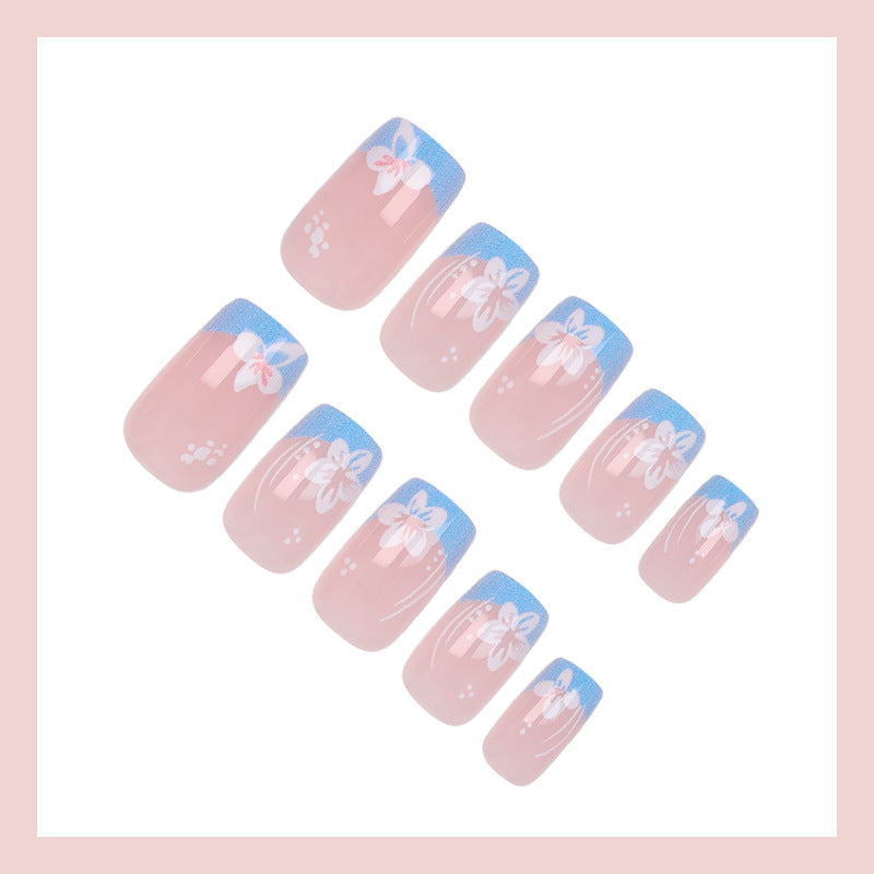 Kunstnagelset mit zarten Blüten-Designs Brehn
