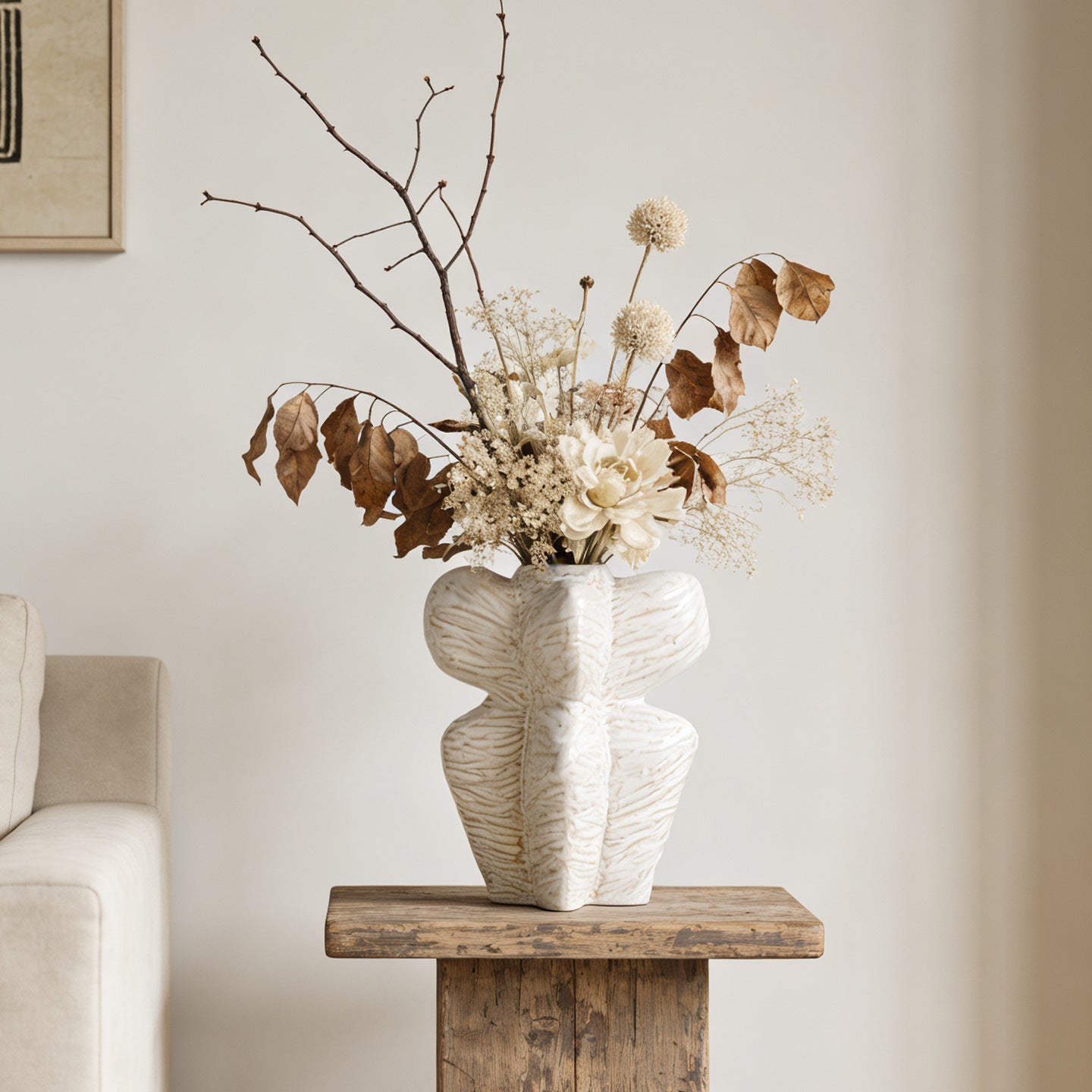 Keramische skulpturale Torso-Vase mit strukturierter Glasur und schmalem Hals
