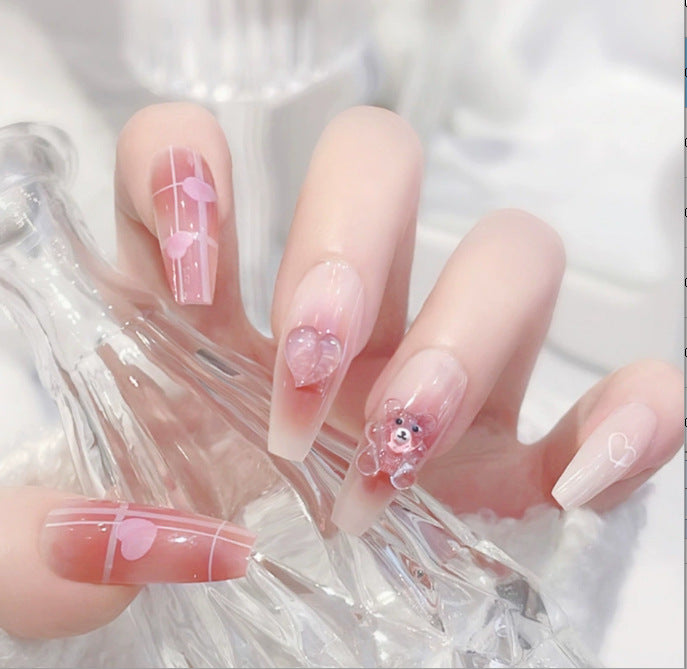 Glamouröse Nagelkunst mit Perlen und Glitzer Brehn