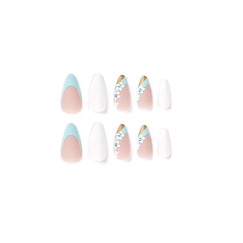 Kunstvolle Nagelverlängerungen mit eleganten Blütenmotiven Brehn