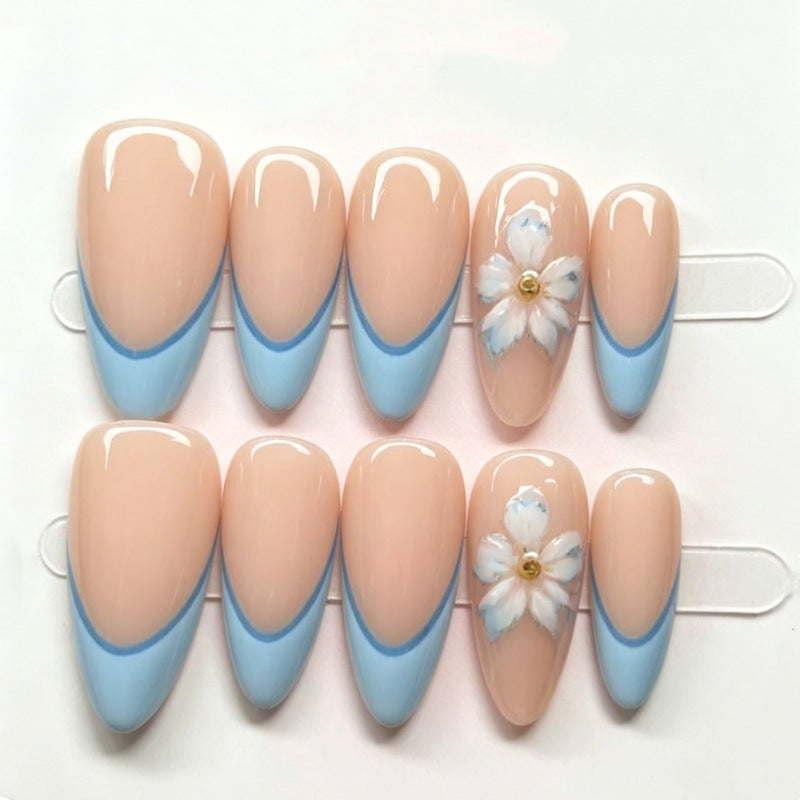 Künstlerisches Press-On Nagelset mit floralen Akzenten Brehn