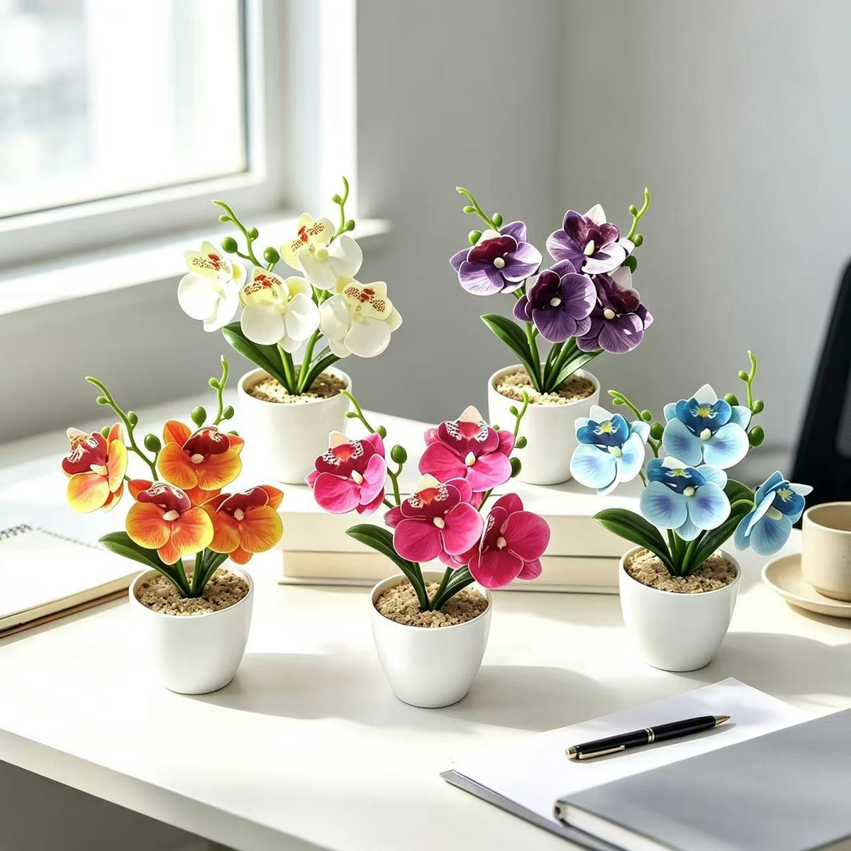 Elegante synthetische Orchideenarrangement