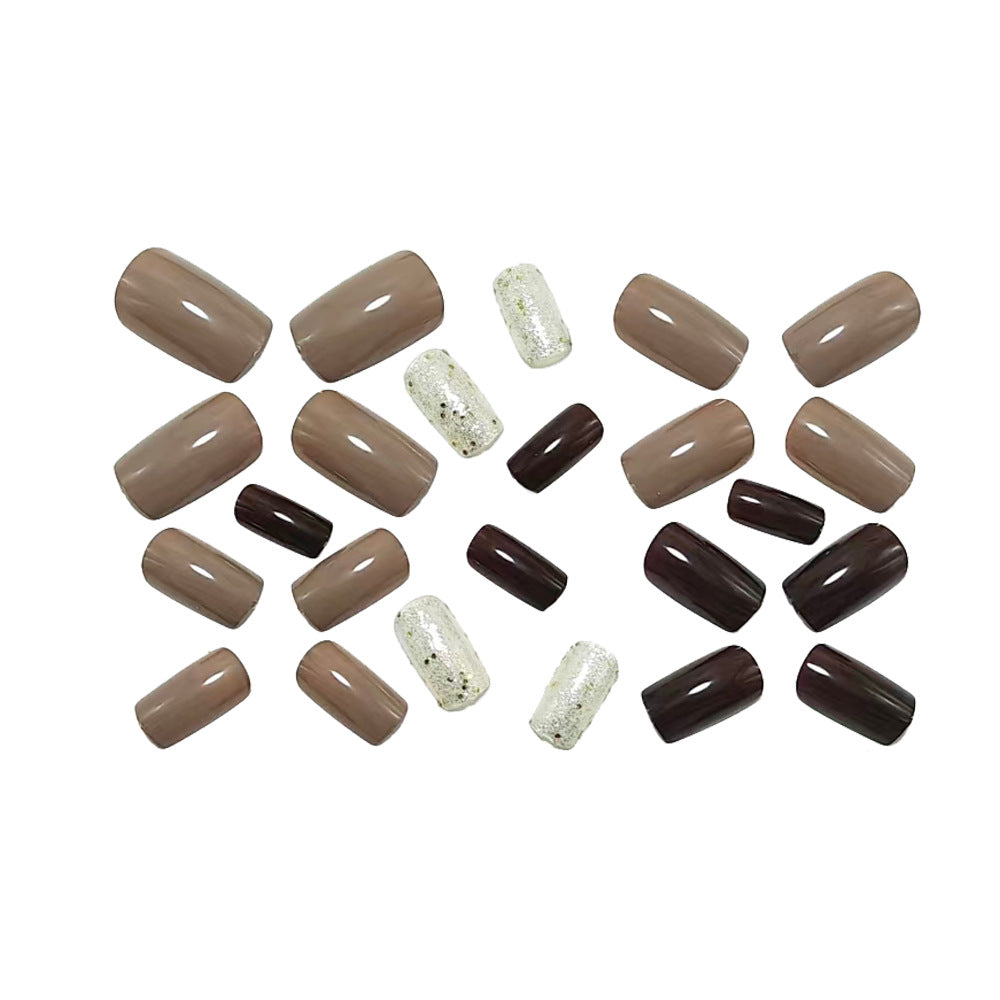 Glänzende Kunstnägel mit Goldakzenten Brehn