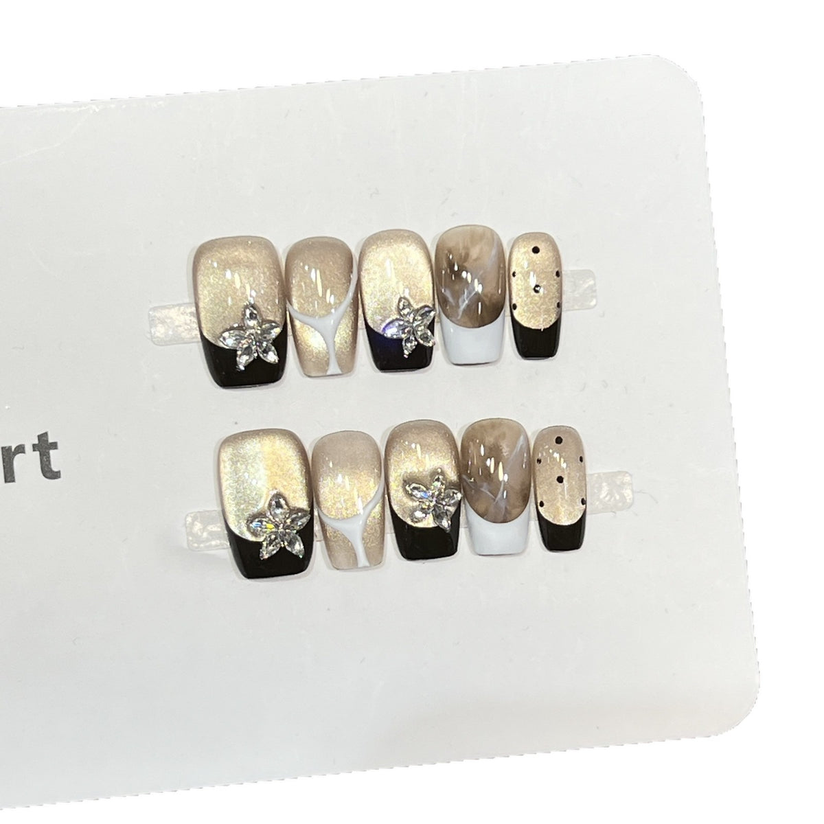 Elegantes Press-On Nail Art Set mit floralen Verzierungen Brehn
