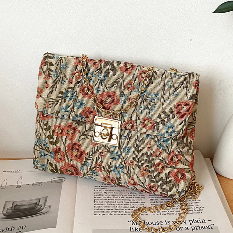 Blumengemusterte Abendtasche