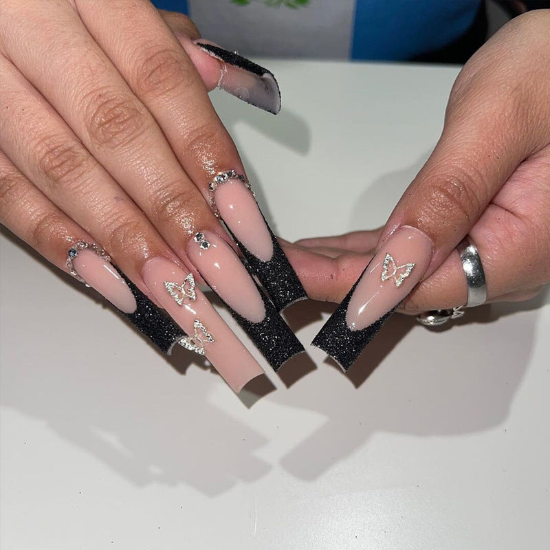 Dekorative Lange Stiletto Press-On Nägel mit Strass-Akzenten Brehn
