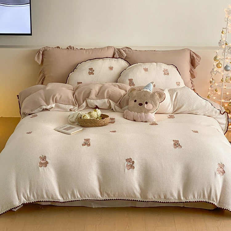 Bettwäsche-Set aus Baumwoll-Musselin mit gestickten Teddybär-Motiven und Zierkräuselung