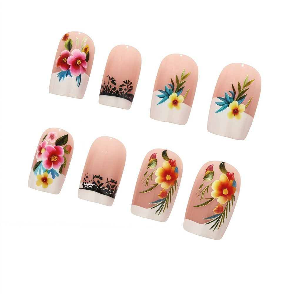 Exquisite Kunstnägel mit floralen Mustern Brehn