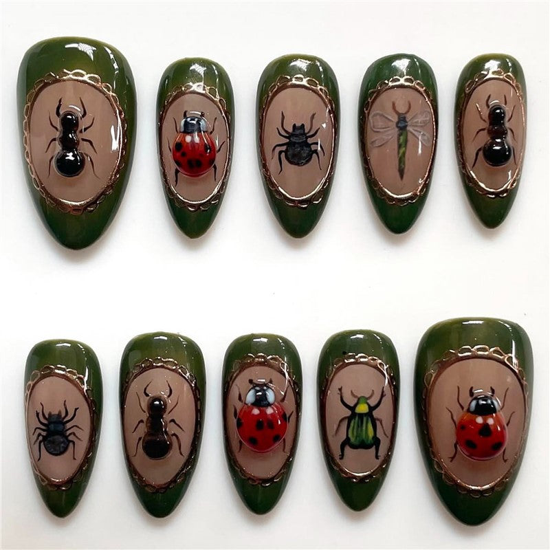 Künstlerische von Käfern inspirierte Press-On Nagelerweiterungen Brehn