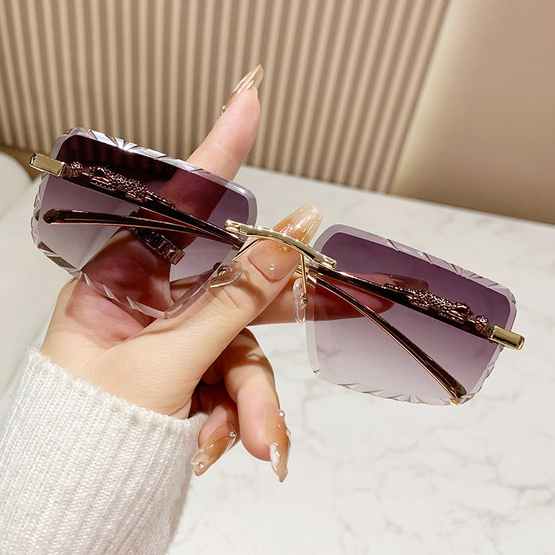 Damen Designer-Brille mit robustem Kunststoffrahmen und stilvollen Akzenten Brehn