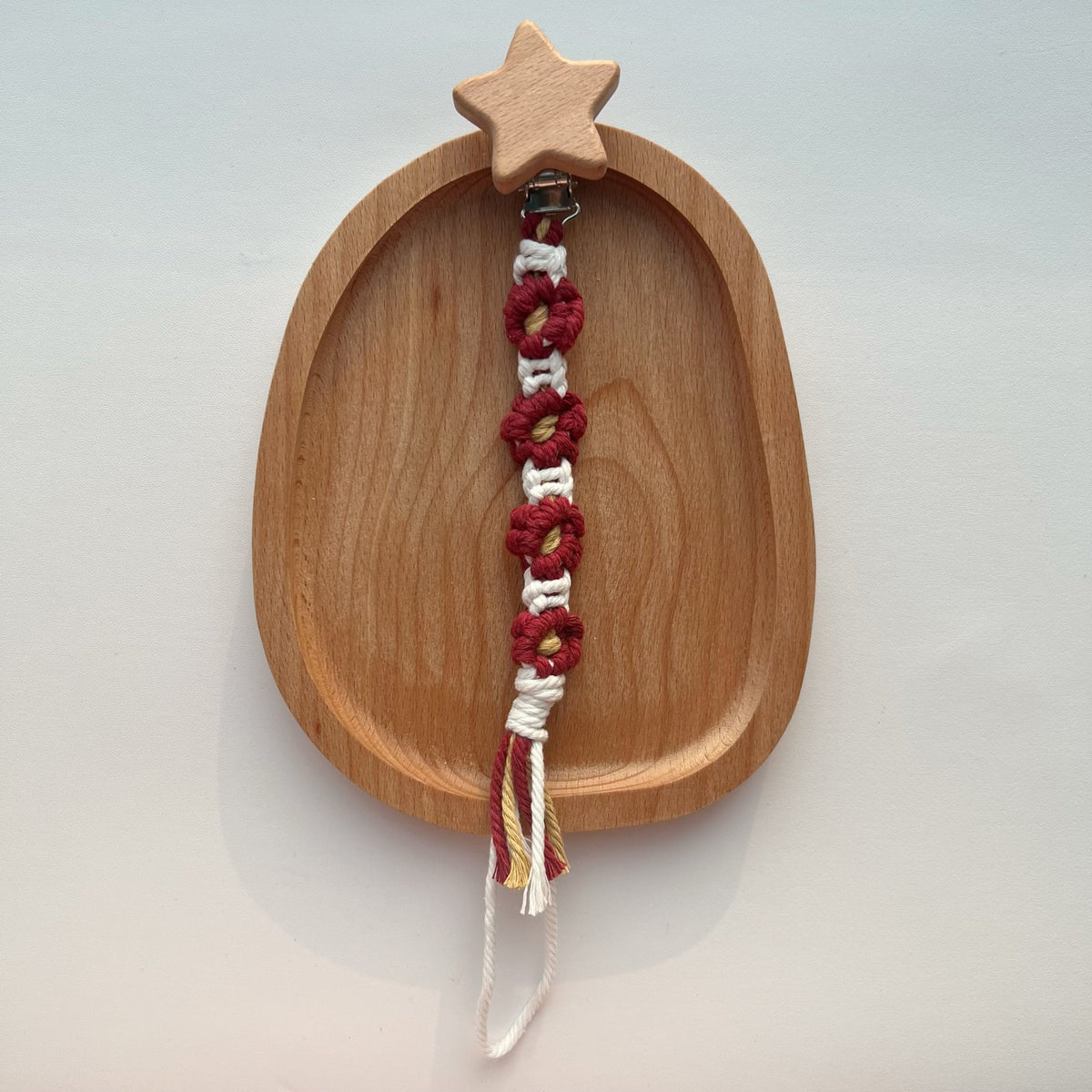Makramee Kinderwagen- und Schnuller-Lanyard mit Holzstern-Clip