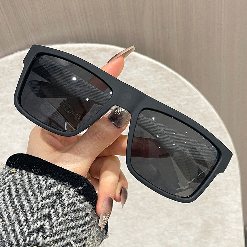 Damen modische Sonnenbrille im geometrischen Design Brehn