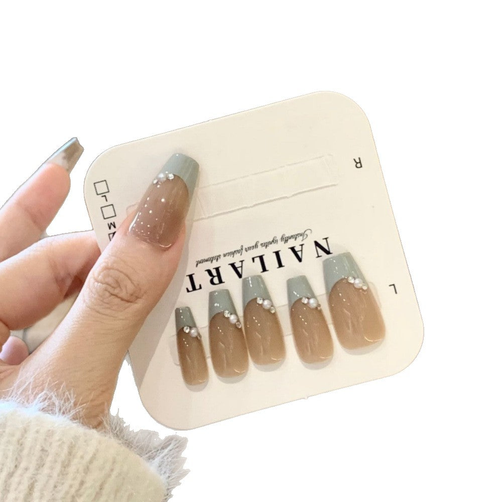 Elegantes Press-On-Nagelset mit dekorativen Tipps Brehn