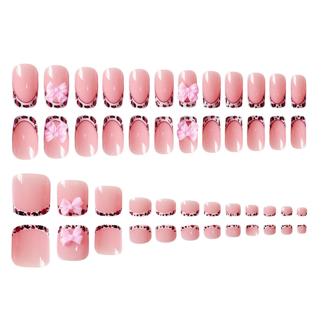 Künstlerisches Nagelset mit Schleifenakzenten Brehn