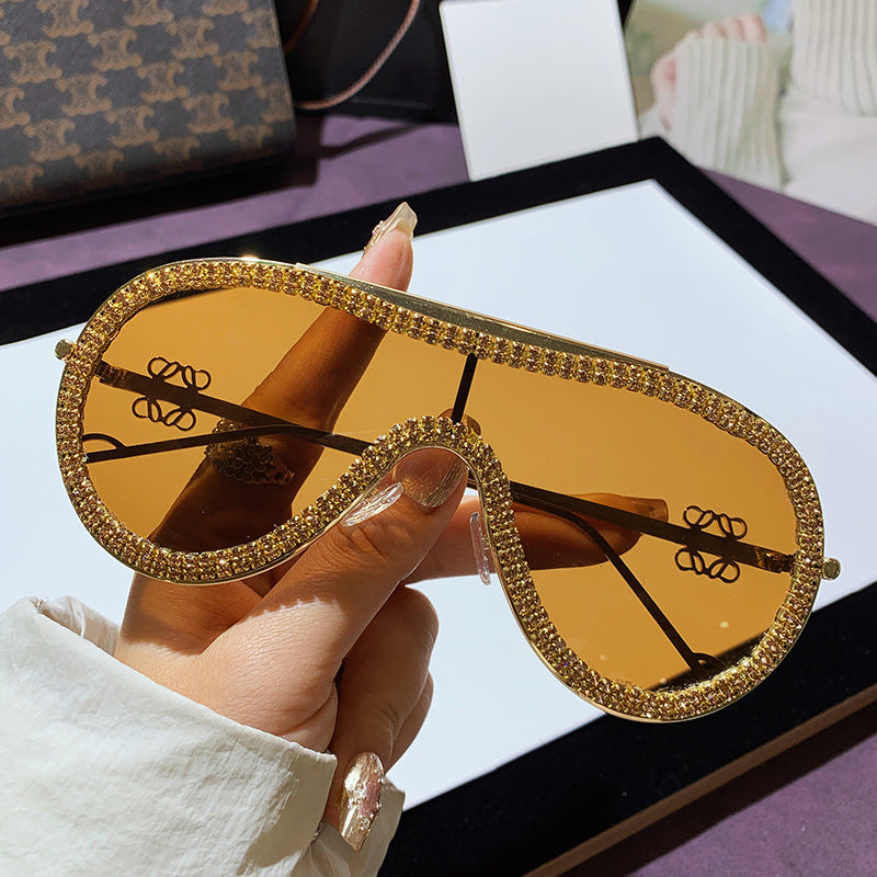 Damen Glamouröse Sonnenbrille mit strassbesetztem Rahmen Brehn