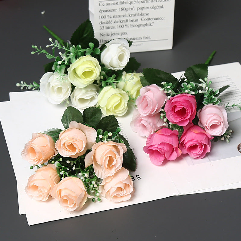 Dekoratives Blumenbouquet für die Heimdekoration